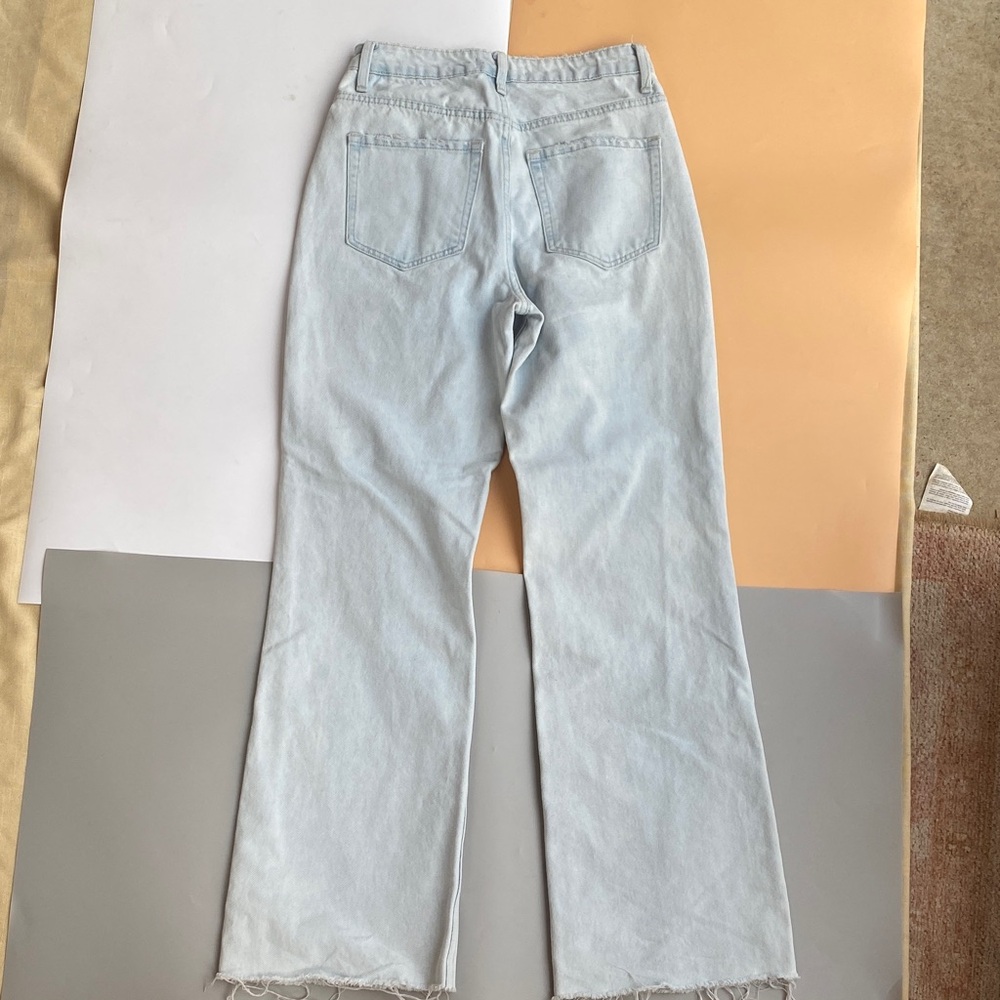Everyday High-Rise Light Wash Wide-Leg Jeans - Picture 4 of 4